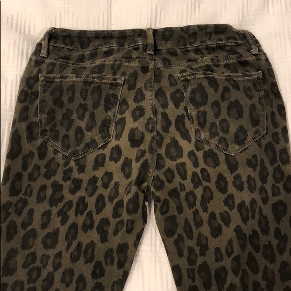 Aqua Frayed Ankle Skinny Jeans in Leopard - Picture 5 of 6